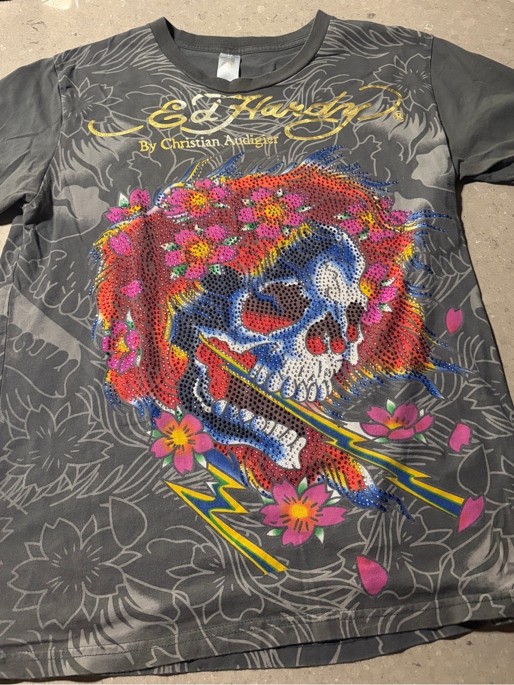 Vintage Ed Hardy Black Short-Sleeve Tee with Multicolor Skull and Floral Graphic